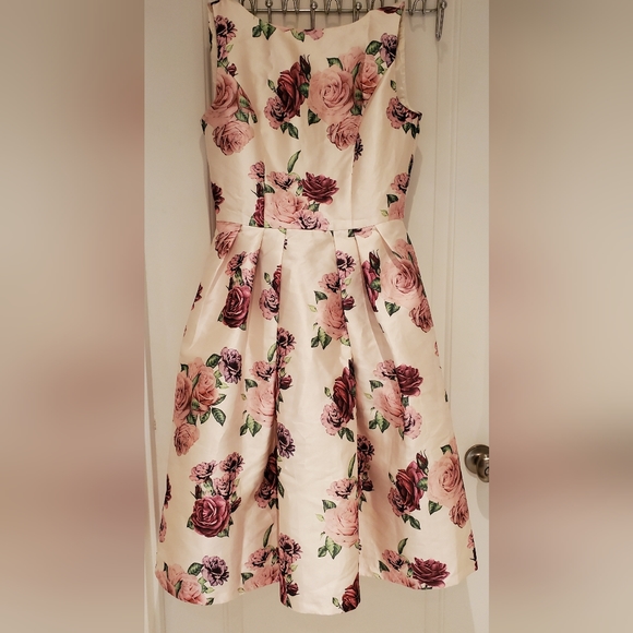 Chi Chi London Satin Midi Dress in Floral - Picture 4 of 4